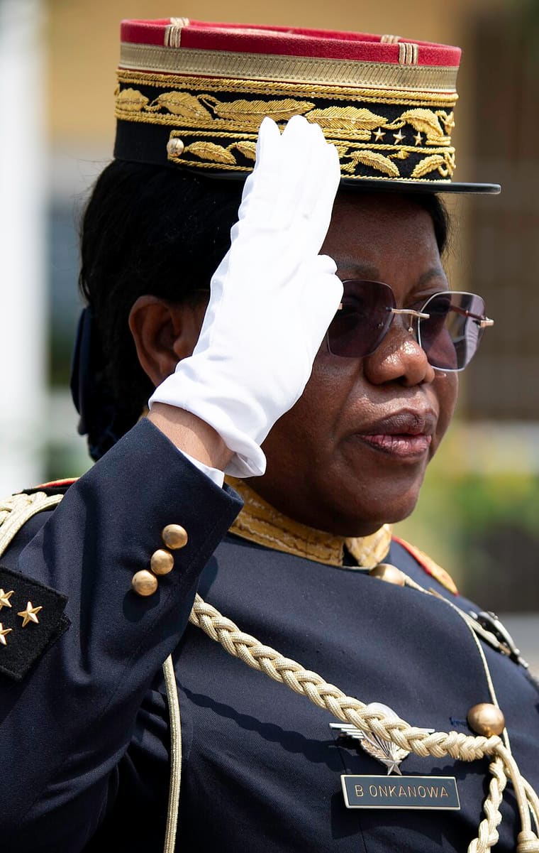 Le général Brigitte Onkanowa, ministre d'État, ministre de la Défense nationale
