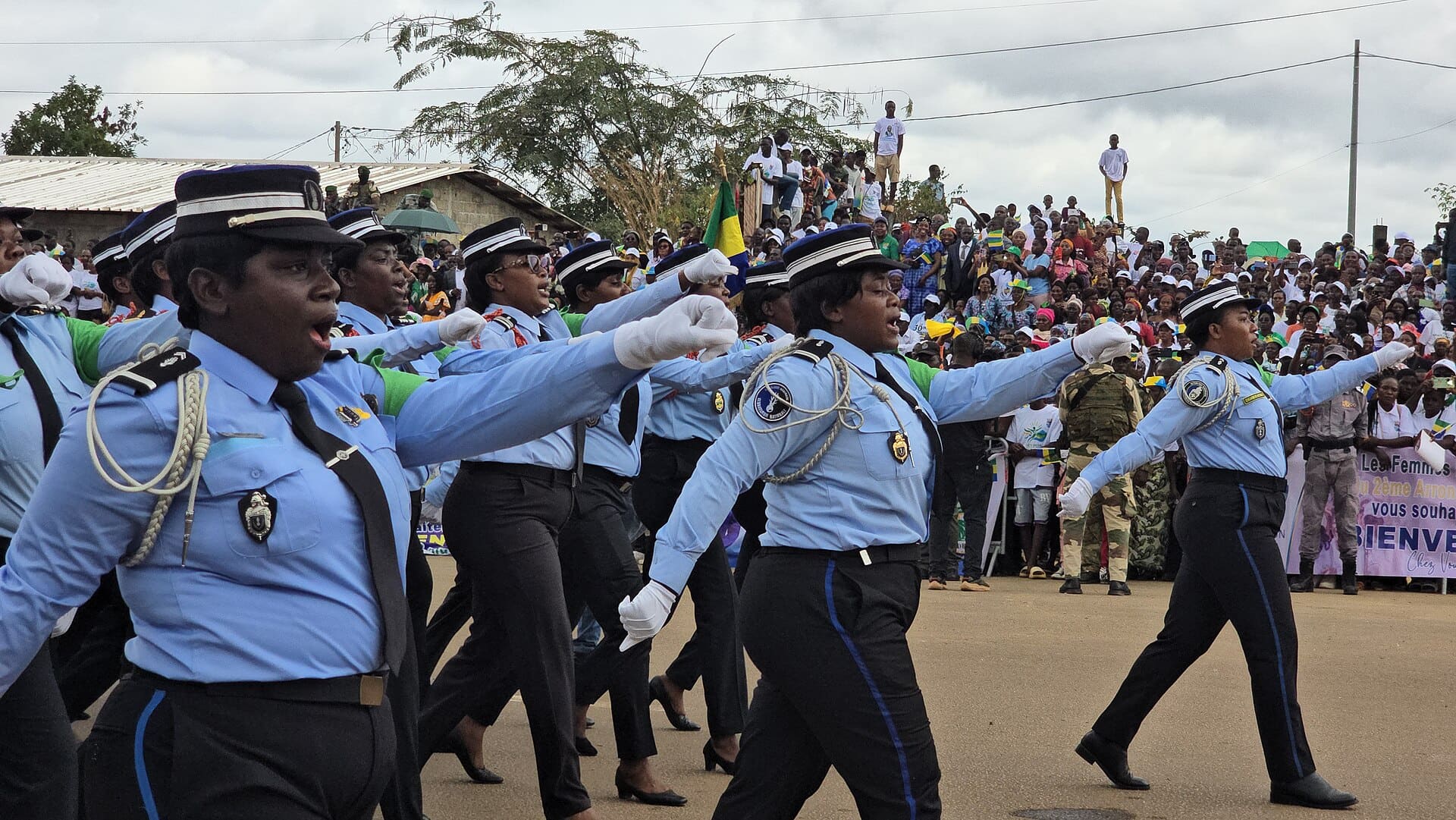 Défilé des femmes gendarmes à Tchibanga