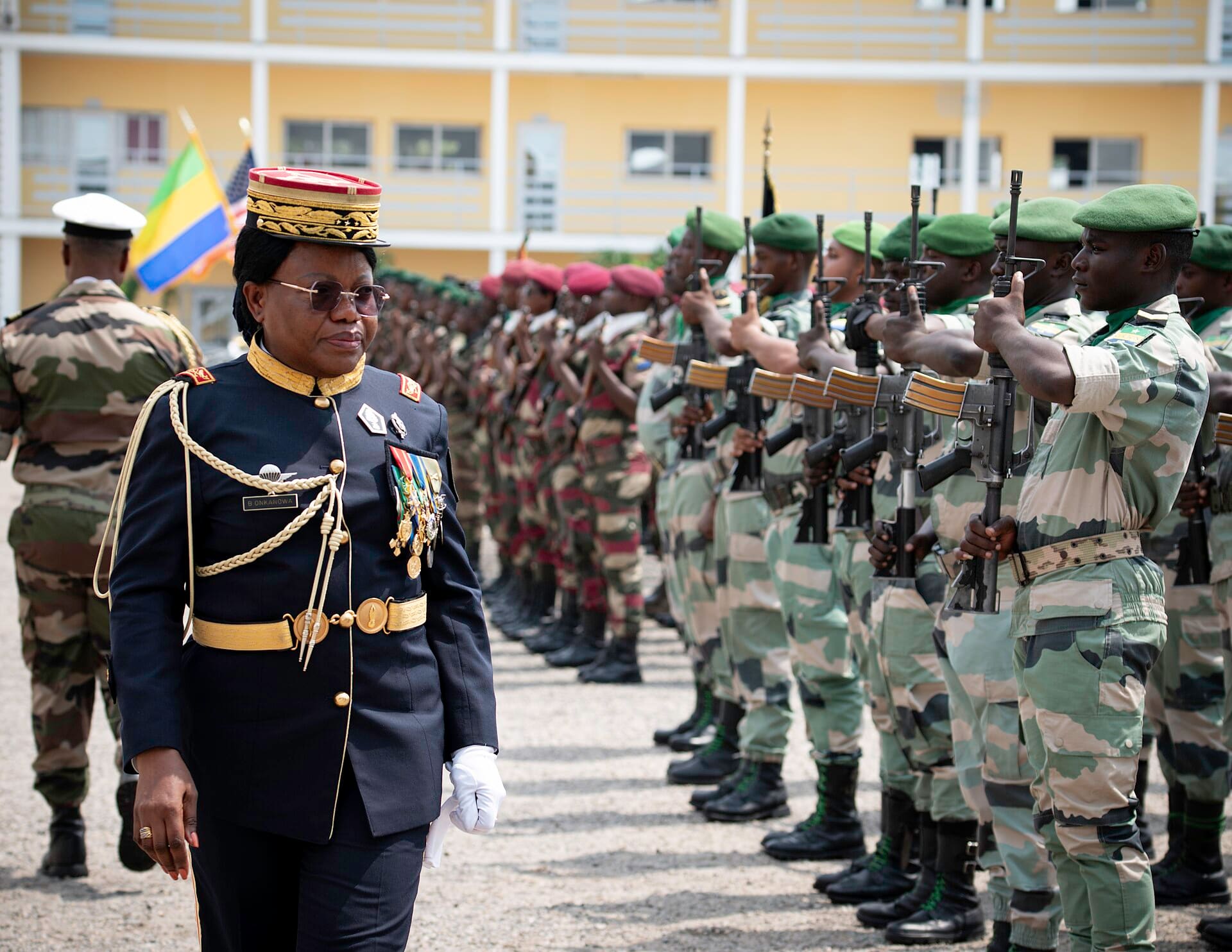 Cérémonie militaire à Libreville