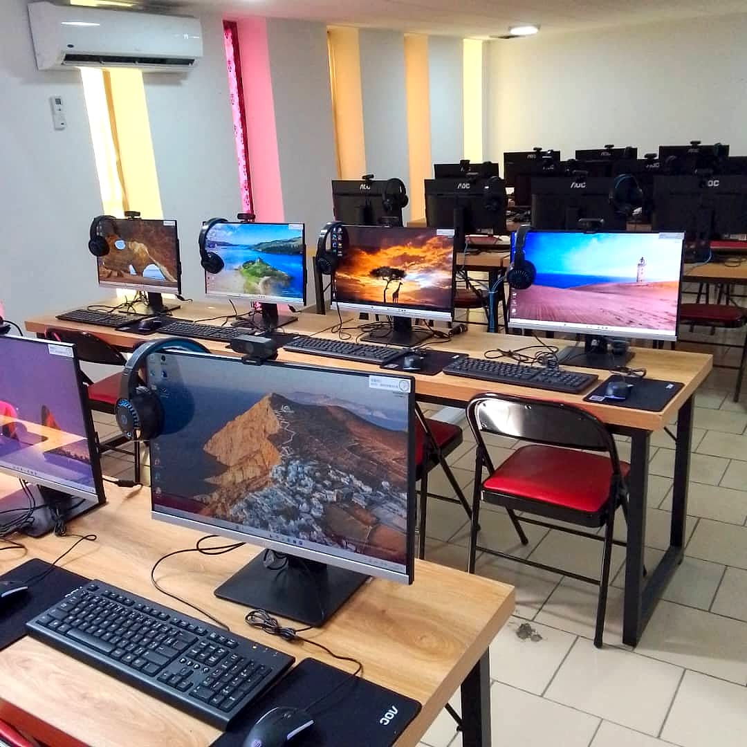 Salle informatique de la bibliothèque